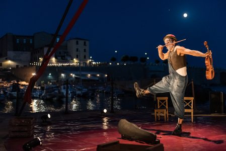 LA DOLCE FOLLIA – Spettacolo di acrobazie aeree e clown